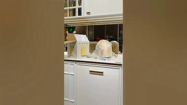SMEG KLF03GOEU Чайник